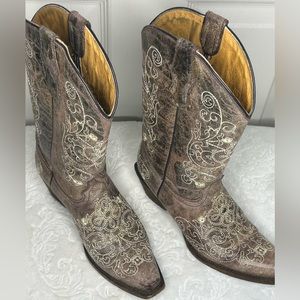 Kids corral cowboy boots size 4